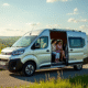 Peugeot Rifter 7 places en campagne avec famille heureuse